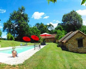 Self-catering cottage - Private terrace - Shared swimming pool - Simeyrols - Piscina