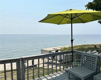 Peaceful retreat on the Shores of Lake Erie with access to the lake - Dunnville - Balcony
