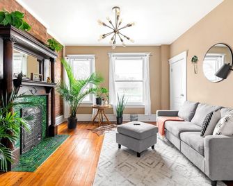 Jungle House Luxury Stays - Columbus Downtown Short North - Columbus - Oturma odası