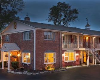 Super 8 by Wyndham Sturbridge - Sturbridge - Building