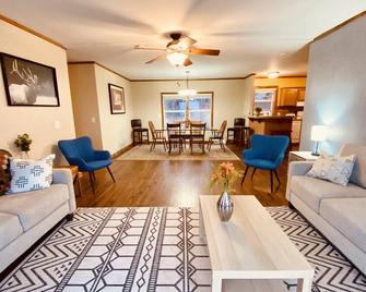 Serene, Stylish & Ideal Spot W Lake Superior Views: Near 61; 14miles to Lutsen - Schroeder - Living room