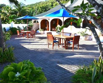 The Britannia Hotel - Grand'Anse Praslin - Innenhof