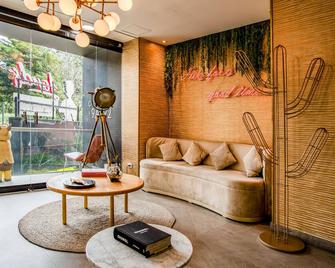Hemma Bogotá Country Luxury Suites Hotel - Bogotá - Living room