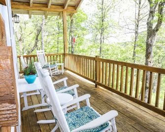 Touche` Too Cabin by Buffalo Mtn Getaway - Meadows of Dan - Balcón