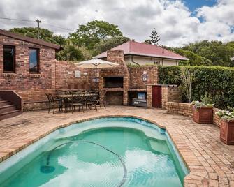 Jenny's Guest House - Grahamstown - Pool