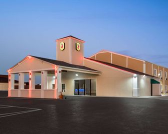 Super 8 by Wyndham Gainesville TX - Gainesville - Gebäude