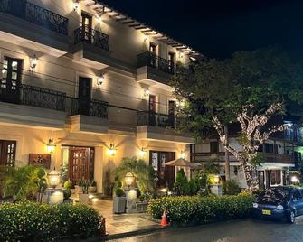 Wr Boutique Hotel - Jardín - Gebouw