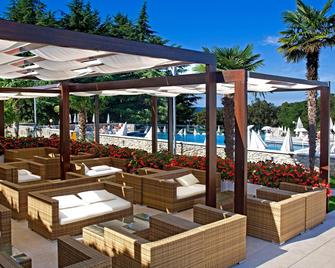 Hotel Mediteran Plava Laguna - פורץ' - בניין