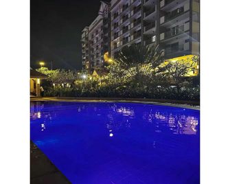 OYO 1171 Raja Alea Residences - Las Piñas - Zwembad