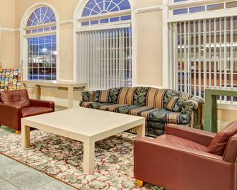 Super 8 by Wyndham Marietta/West/Atl Area - מרייטה - טרקלין