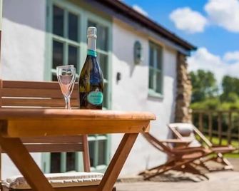 Five Elements Studio - St Agnes - Binnenhof