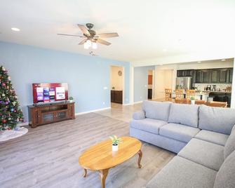 Spacious Modern 4-bedroom Home in New Development - Woodland - Living room