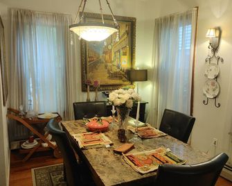 Beautifully restored Victorian home - Pittston - Comedor