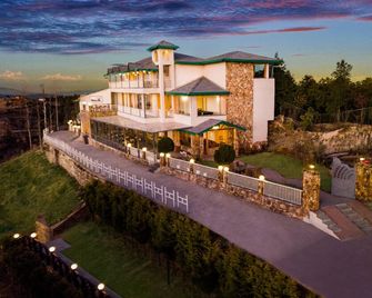 Lemon Tree Hotel Mukteshwar - Dhanachuli - Edificio