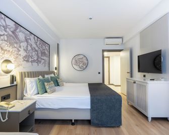 Side Breeze Hotel - Side - Bedroom