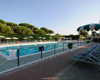 Happy Camp mobile homes in Camping Riccione - Riccione - Zwembad
