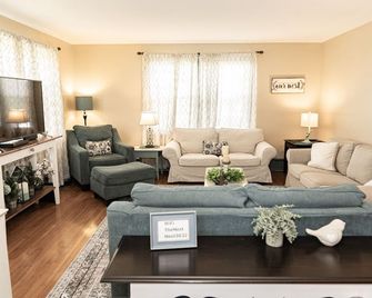 Welcome to the Country Nest - Gordonville - Living room