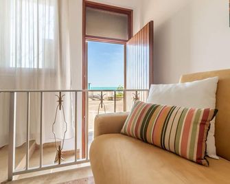 Italian Experience- Casa Rivamare - Porto Recanati - Wohnzimmer