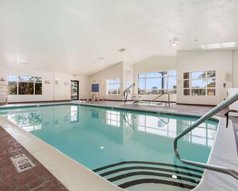 Quality Inn Lincoln Cornhusker - Lincoln - Pool