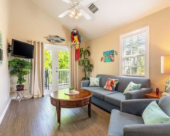 Parrot Perch by AvantStay Old Town Key West w Shared Pool Month-Long Stays Only - Cayo Hueso - Sala de estar