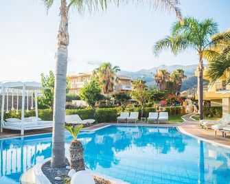 Parthenis Hotel & Suites - Mália - Pool