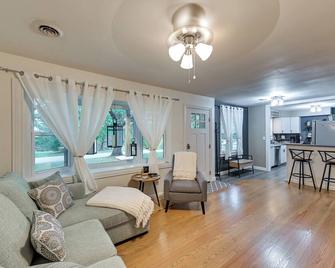 Dry Ridge Rental Home with Hot Tub and Game Room! - Dry Ridge - Sala de estar
