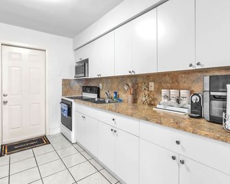 Relaxing Miami Retreat with Canal View and a Central Location - Miami - Cuisine