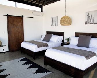 Wellness bethroom w/2 Queen beds+rooftop, small groups - Guadalupe - Bedroom