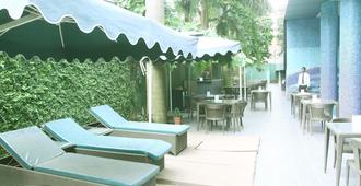 Saj Luciya -A Classified 4 Star Hotel - Thiruvananthapuram - Hàng hiên