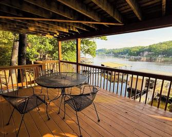 Lakefront 4bd2badockgrilldecksfirepit-12pp - Camdenton - Balcón