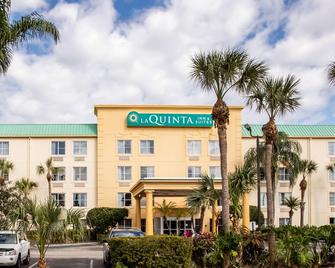 La Quinta Inn & Suites by Wyndham Melbourne Viera - Melbourne - Building