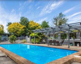 Sky Rider Motor Inn - קטומבה - בריכה