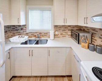 Central Coach house in heart of Vancouver. - Vancouver - Küche