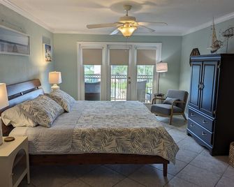 Walk to Beach, Gulf View Condo - Biloxi - Bedroom
