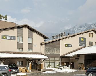 Hotel Sportcenter Fünf Dörfer - Untervaz - Edificio