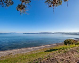 Midtown Tui Villa - Taupo Central Holiday Unit - 陶波 - 海灘
