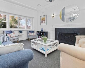 Santa Maria - Saltwater Pool, Exquisite Style - Wagga Wagga - Living room