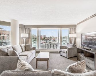 Victoria Regent Waterfront Hotel & Suites - Victoria - Living room