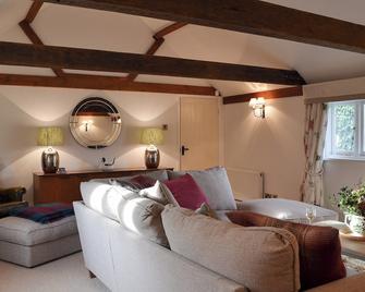 Maplehurst Barn Stables - Tonbridge - Living room