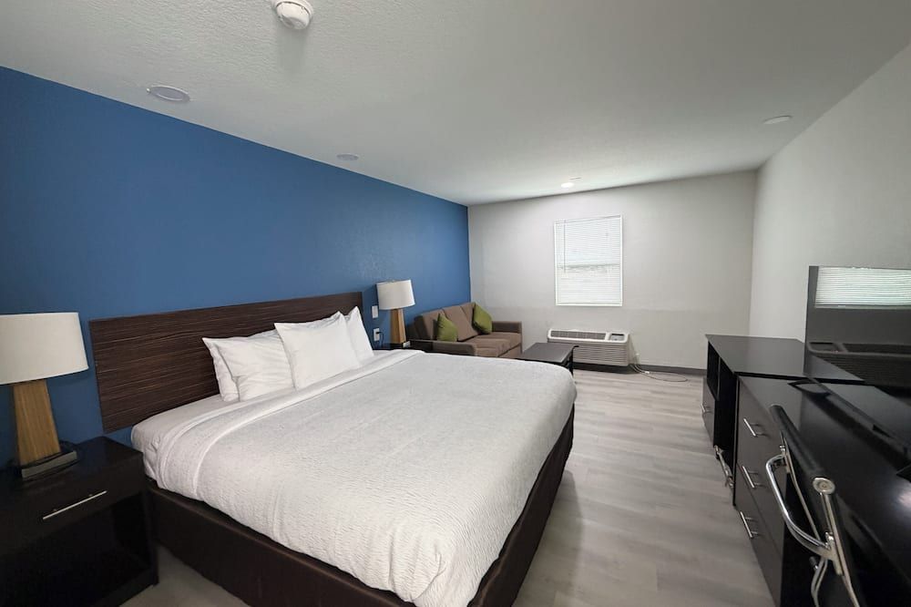 Hallmark Inn And Suites