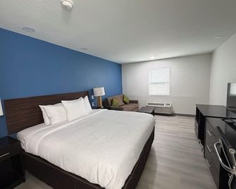 Hallmark Inn And Suites - San Antonio