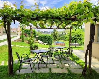 Cascina Bellonuovo - Alba - Patio