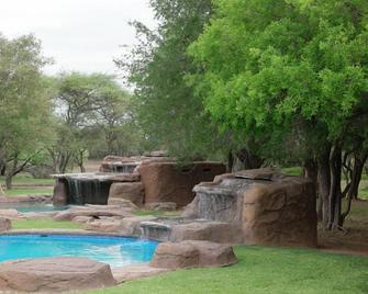 Thabaledi Game Lodge - Beestekraal - Piscina