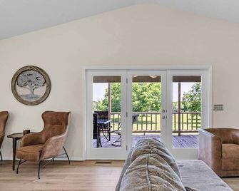 Meadow Lodge - 78 Acres & Lake @ Road Runner Ranch - Ardmore - Huiskamer