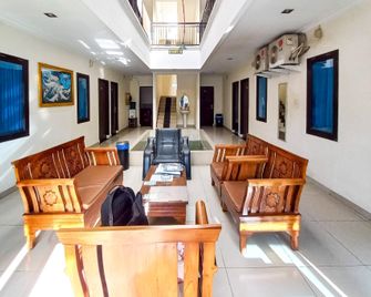 D Cost 19 Syariah Mitra RedDoorz - Pekanbaru - Salon