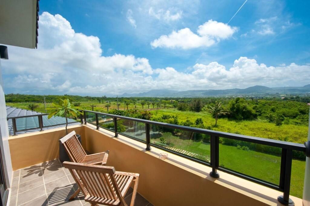 ذا تري بيد آند بريكفاست