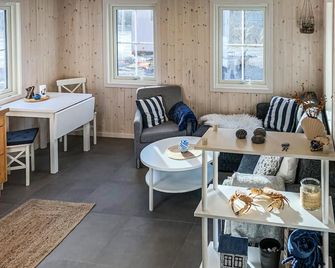 Gorgeous home in Lyngdal with kitchen - Lyngdal - Sala de estar