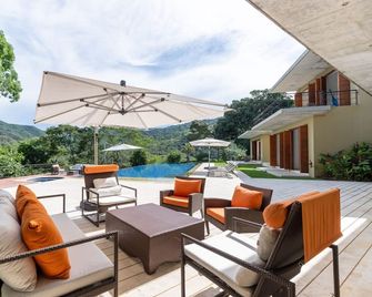 Yeguas U31 by Wynwood House - Soacha - Patio
