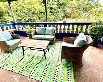 2C - Couples Getaway-5 min to Crashboat Beach - Aguadilla - Balcón