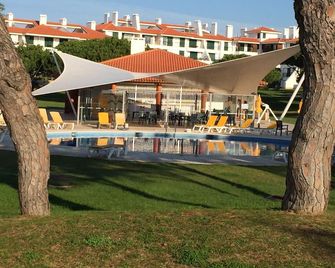 Luxury 2 bedroom apartment - super-fast WiFi and Sky TV in 3 pool gated complex - Quarteira - Bar